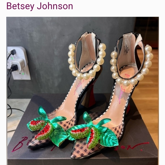 Shoes - Picture 3 of 4